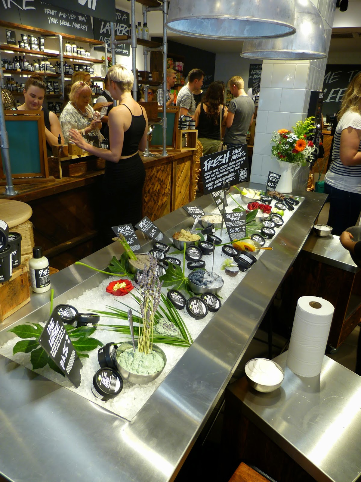 Lush Leeds store and spa opening / Tea and blush
