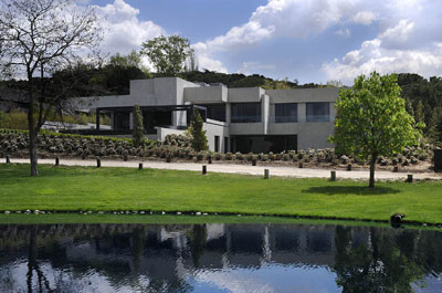 Fachada Casa familiar moderna de formas simples