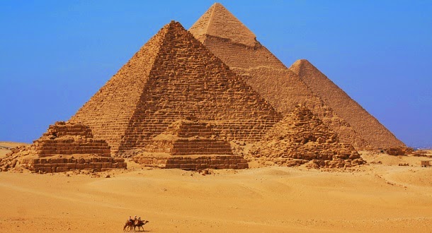 Como os antigos egípcios moviam as enormes pedras das pirâmides