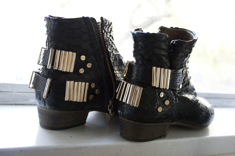 WHOISHANNA? THESE BOOTS ARE MADE FOR WALKING