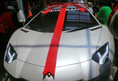 Foto Mobil Mewah Lamborghini Raffi Ahmad Nagita Slavina Hadiah Pernikahan 2014 