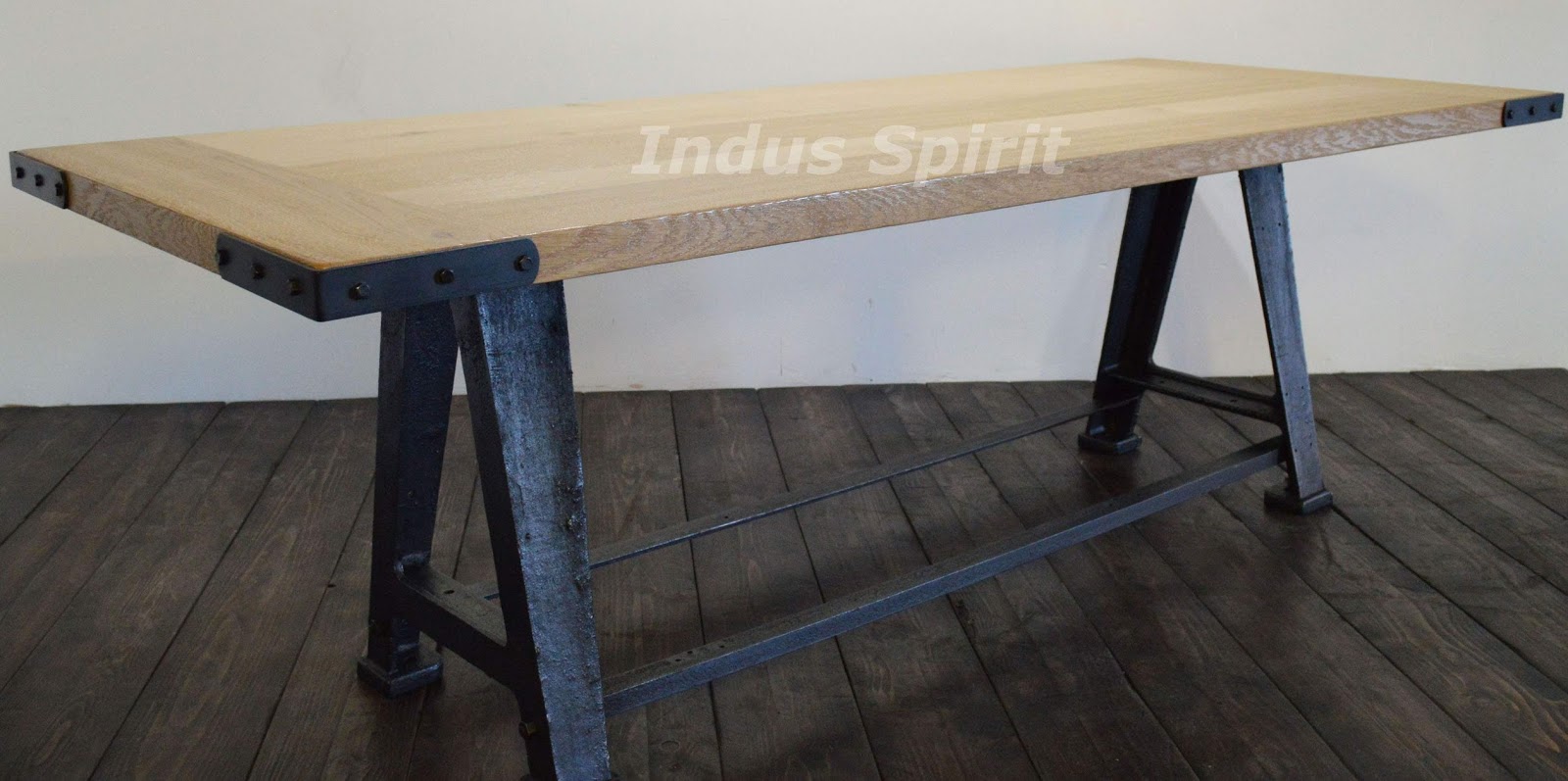 Table style industriel