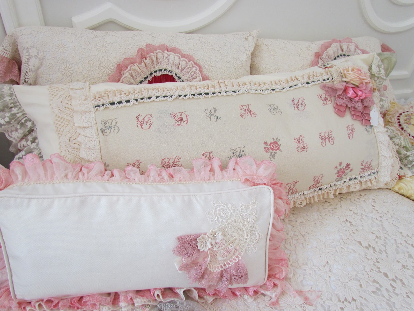Angela Lace: Pink Lace Bed Cover