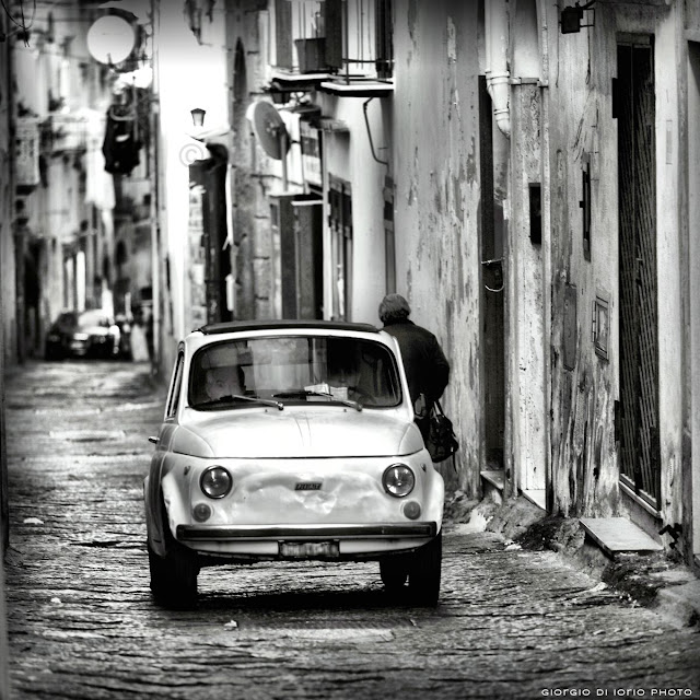 Vicoli di Procida, Ischia e Procida, Isole del Golfo di Napoli, Fiat 500, I Misteri di Procida, Street Photography,