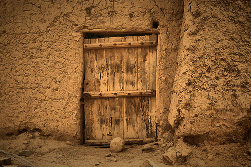 نقره لتكبير أو تصغير الصورة ونقرتين لعرض الصورة في صفحة مستقلة بحجمها الطبيعي