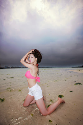 Han Min Young Sexy Pink Bikini