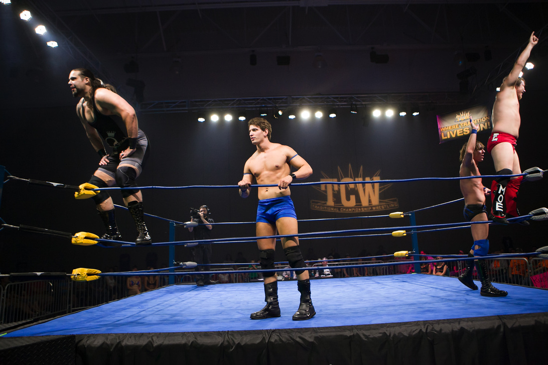 Double Dropkick Lars Manderson