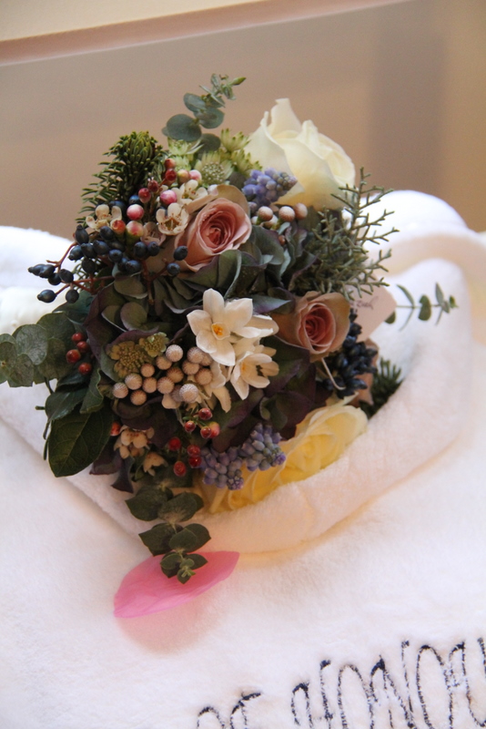 The Adult Bridesmaid 39s Bouquets were smaller versions of the Bridal Bouquet