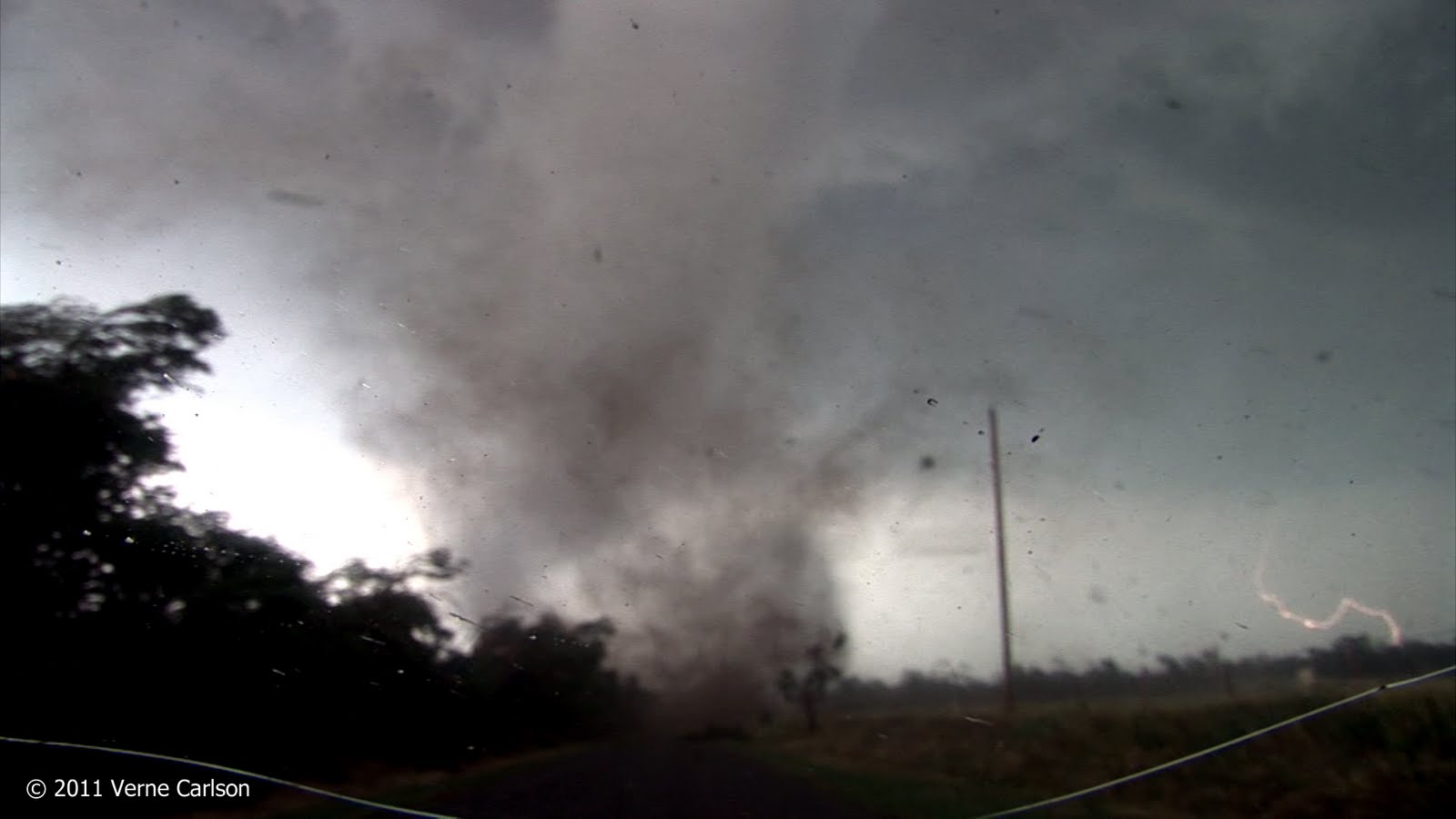 Carlson Chasers and The RHINO Storm Chase Vehicle: 5/24/2011 Canton, OK Violent ...1600 x 900