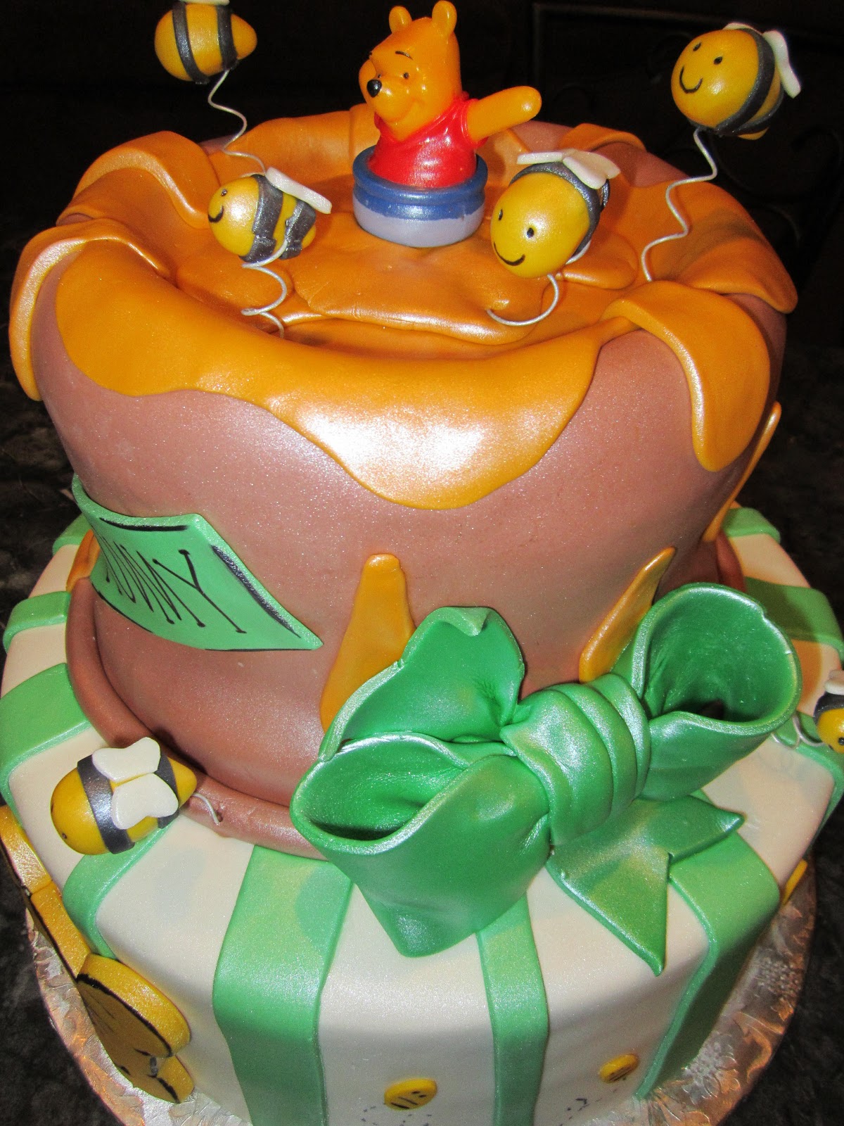 MyMoniCakes Winnie The Pooh Honeypot Cake with Bee Hive Smash Cake