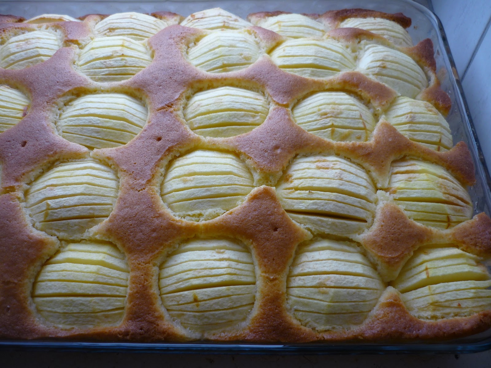 Emel Mutfakta Elmalı Kek. ( Elmalı Muhteşem Kek )