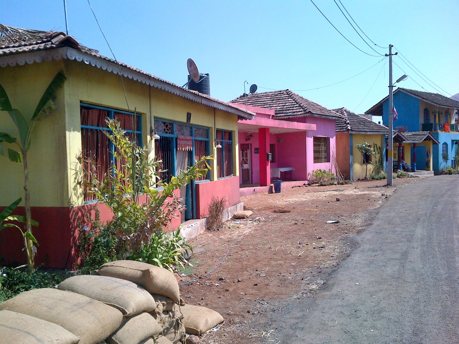 Deepika Padukone Crazens If chennai express, the shah rukh khan and deepika padukone film directed by rohit shetty, was a laugh riot when it released in 2013, the featuring a clip of her meenamma act (after she is possessed) and a few other moments from the shoot, it is quite evident. deepika padukone crazens