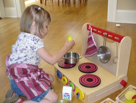 christmas ideas for girls 2011. Christmas gifts for little girls cannot exclude the idea of a tiny kitchen 