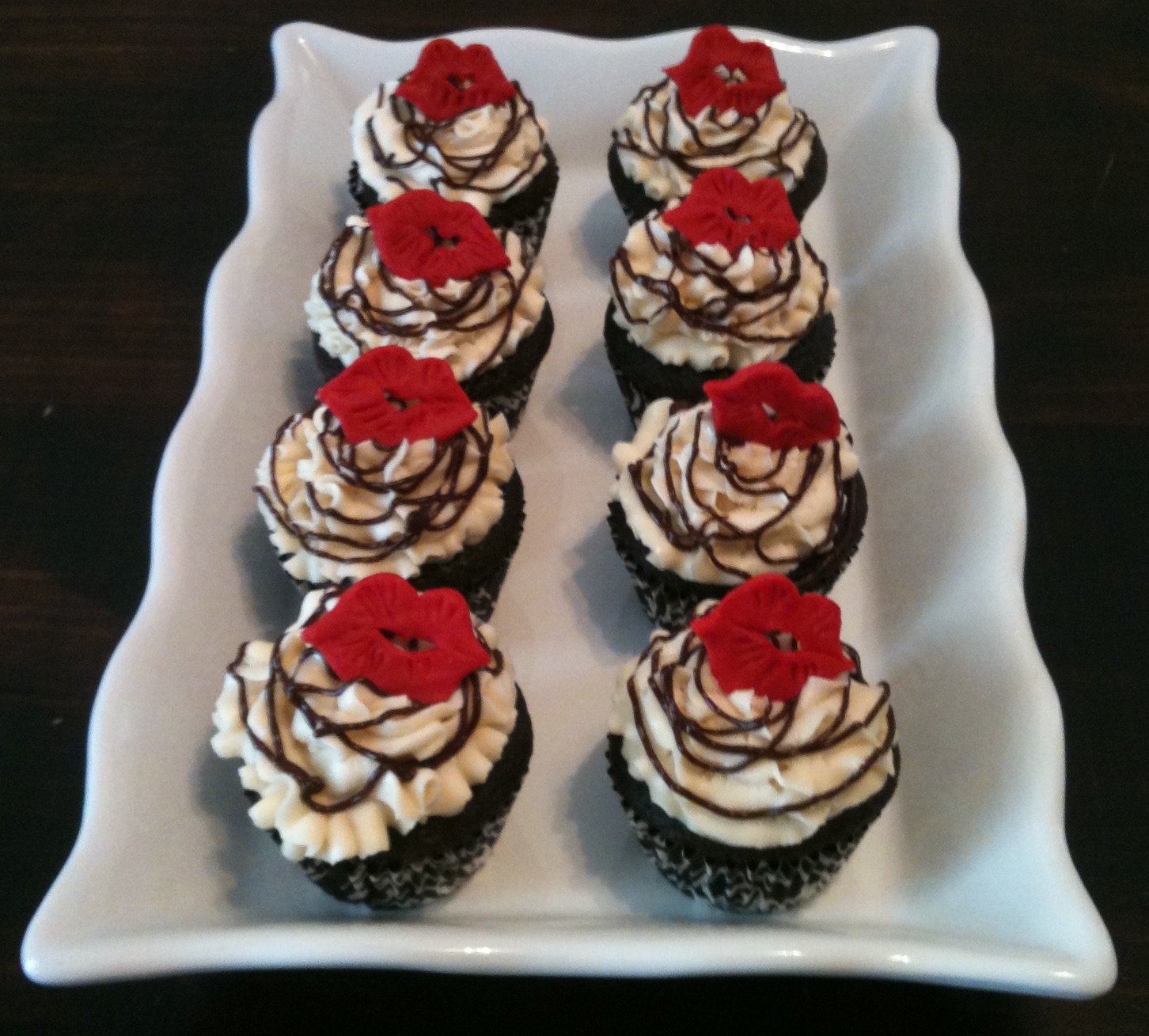 sugar Sealed with a Kiss Cupcakes