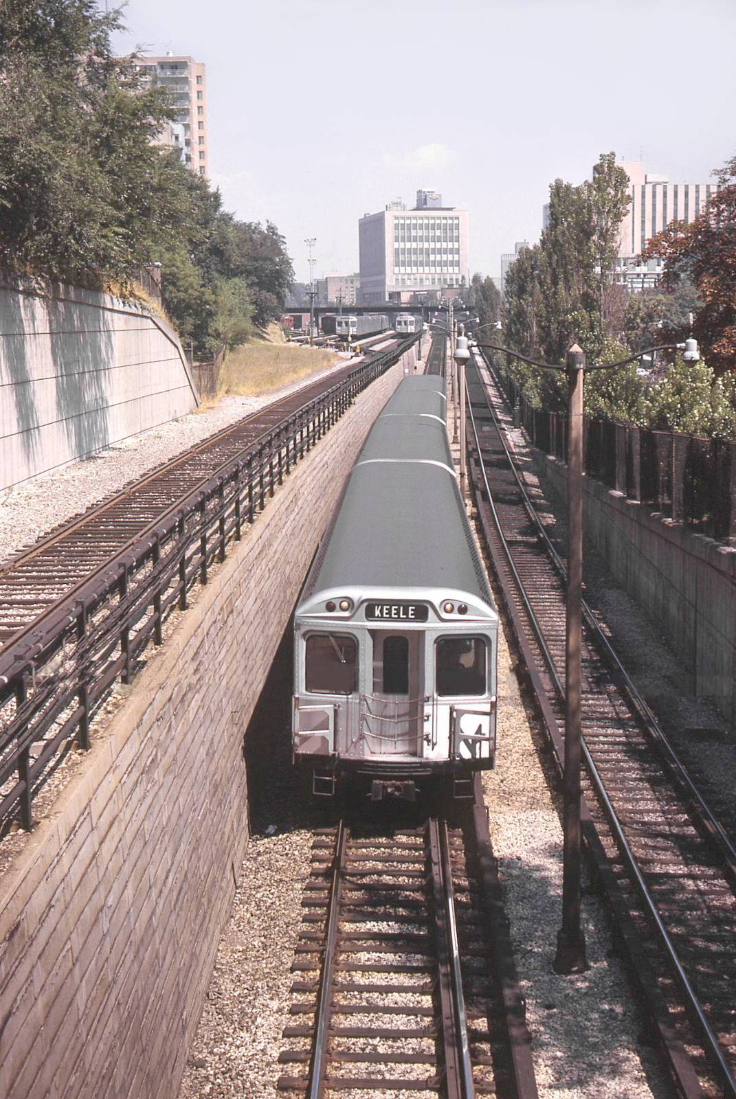 PHOTO+-+TORONTO+-+YONGE+STREET+SUBWAY+-+OPEN+SECTION+-+NEW+HAWKER+CARS+HEADING+S+-+1966.jpg