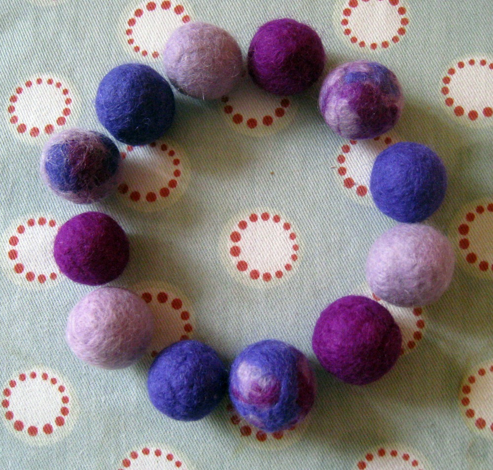 RosMadeMe Felt Up? A felt beads tutorial