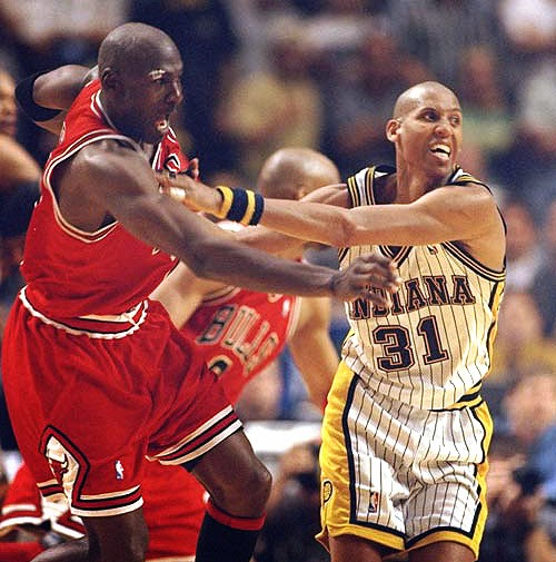 “Michael Jordan foulled”的图片搜索结果