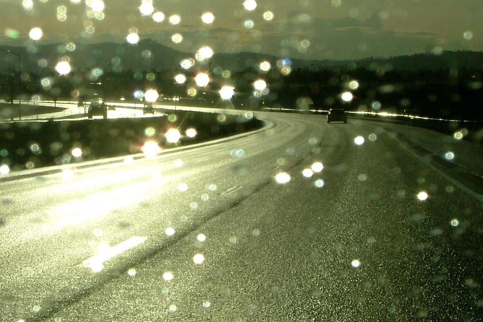 http://2.bp.blogspot.com/-Fp1sBmwnO-U/TclM6_56gFI/AAAAAAAAETA/h2EHOKNBZBM/s1600/rain+sun+road.jpg