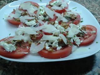 Ensalada De Tomate Con Dos Quesos Y Toque De Miel