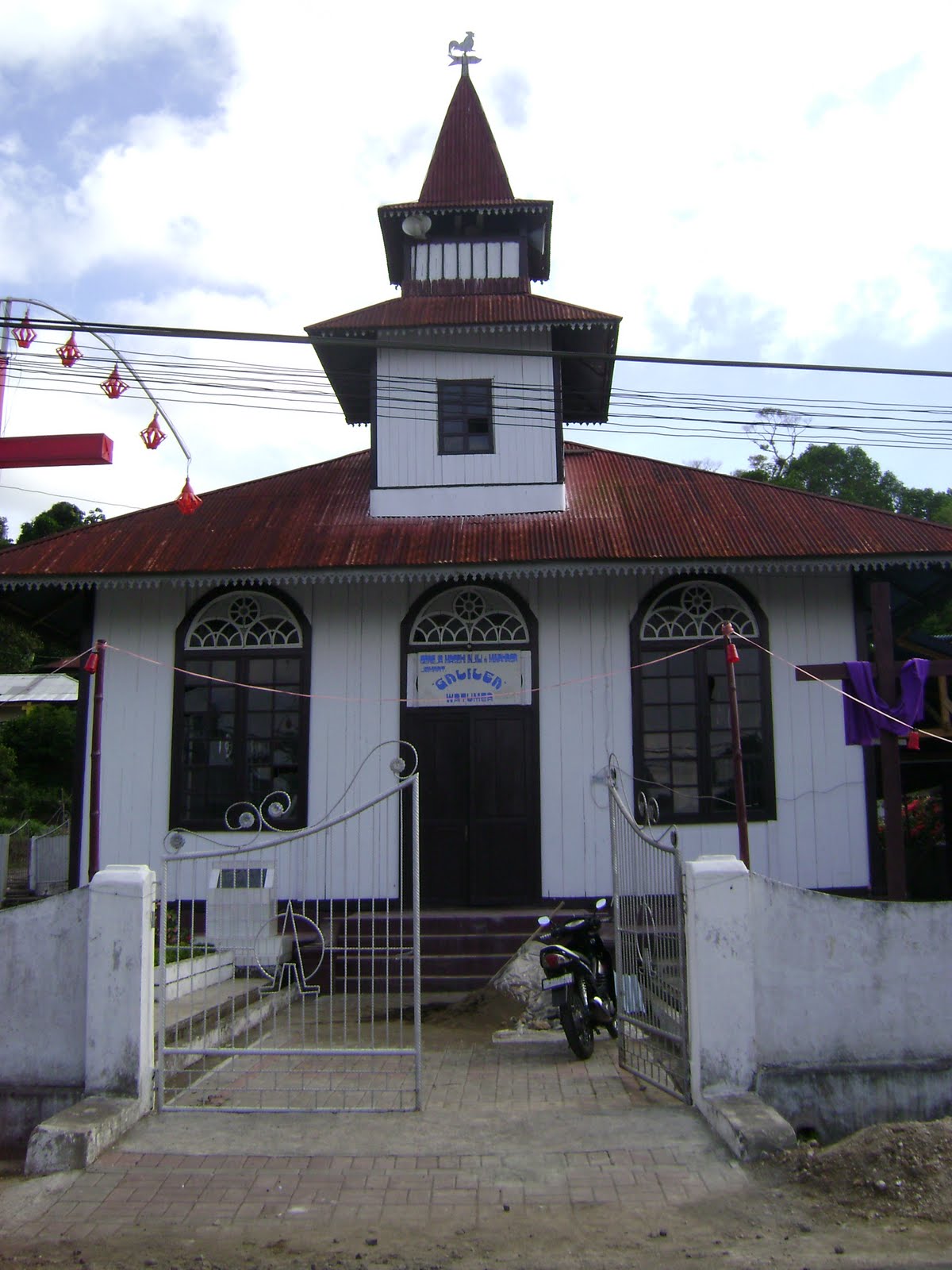 Gereja Tua di Watumea: Kisah Sebuah Perjalanan Sejarah Kekristenan di