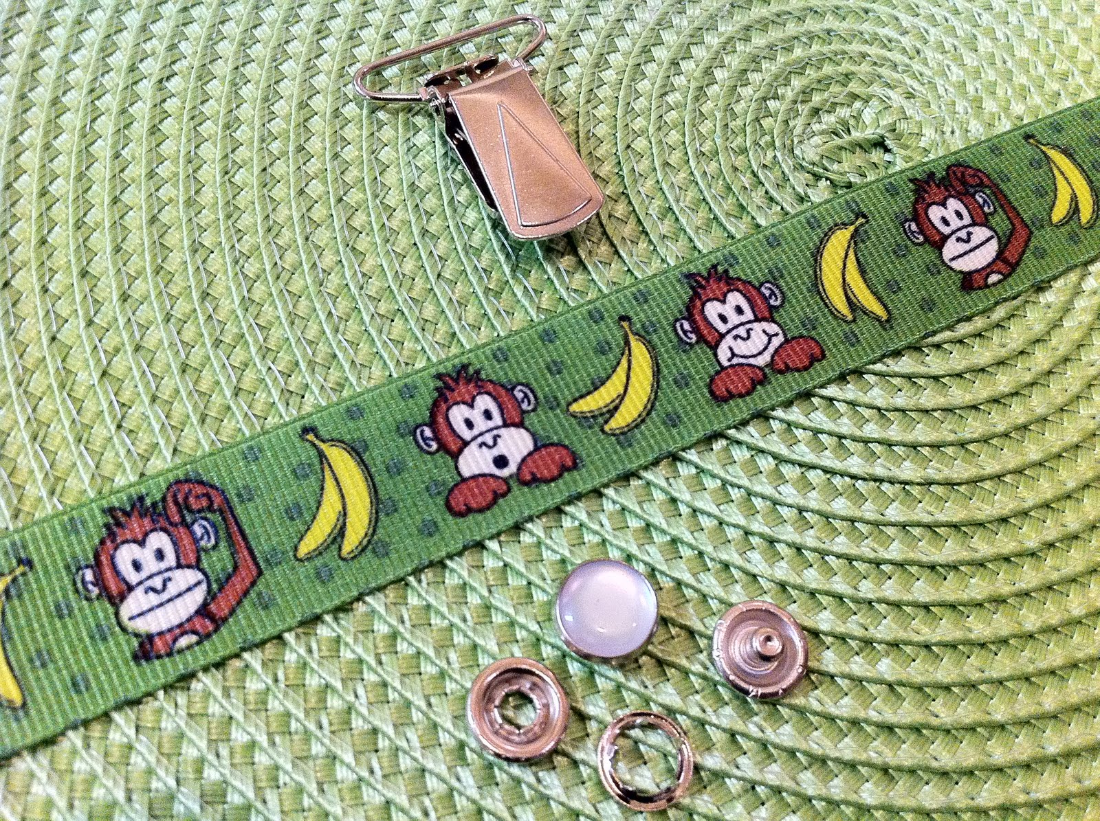 Adventures in crafting, cooking, and couponing! DIY Pacifier Clip