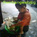 Foto Balita Lucu Bermain Meniru Aktifitas Memasak Ibunya