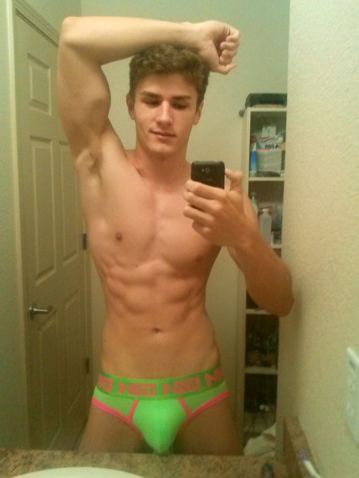 Парень 18 Лет Дрочит