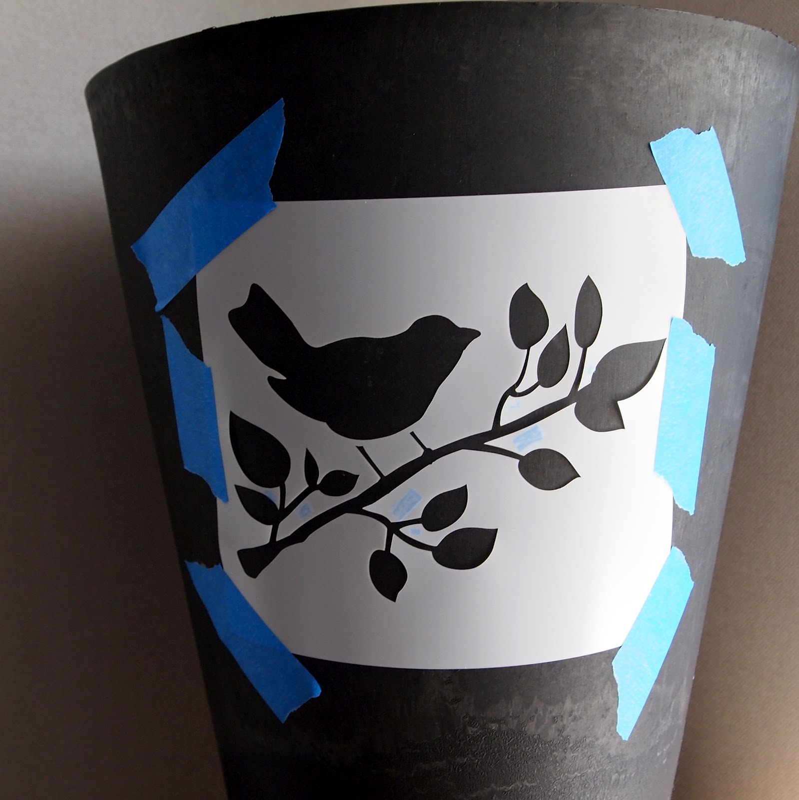 LoveYourRoom DIY Stencil An Outdoor Planter