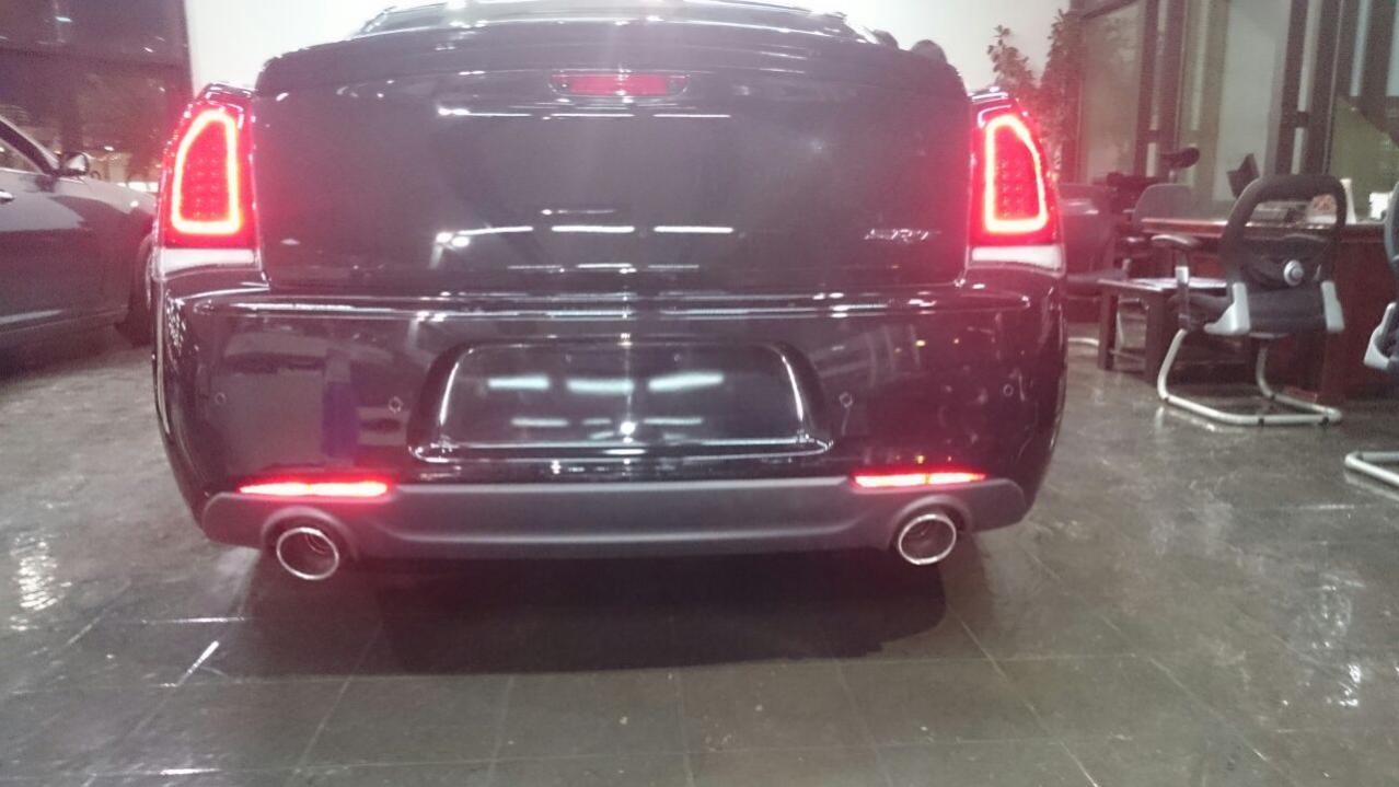 2015 chrysler 300 srt8 lives on in the middle east chrysler 300 dashboard lights