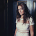 Tove Lo mostra vários tipos de casais no videoclipe de "Timebomb"