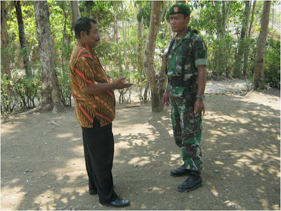 BABINSA KORAMIL-11/JENAR MELAKSANAKAN GIAT KOMSOS DENGAN TOMAS BABINSA KORAMIL-11/JENAR MELAKSANAKAN GIAT KOMSOS DENGAN TOMAS