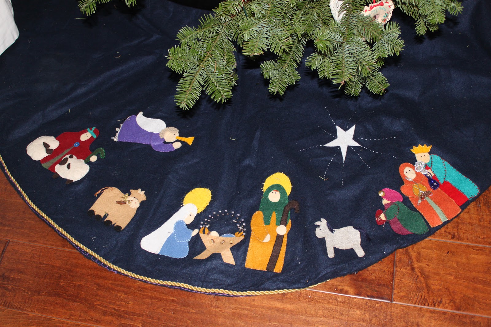 1000+ images about Nativity TREE SKIRTS on Pinterest Tree skirts