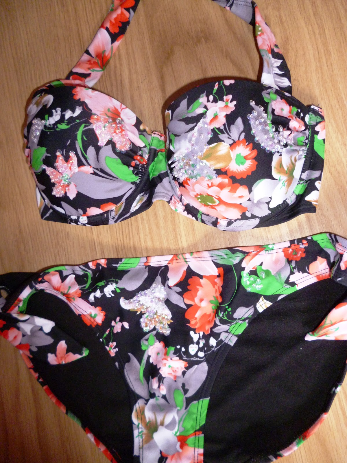 The Cosmetics Kitten Bikiiiiiiniiiiiiis!! A selection I have bought. =p