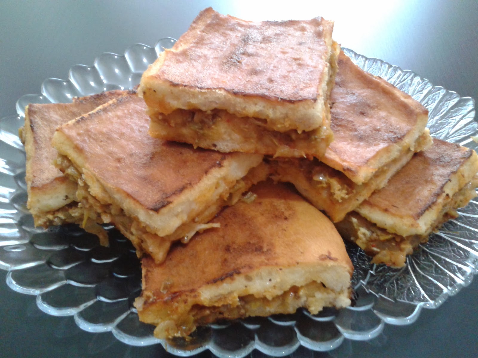 MUTFAĞIMDAN ESİNTİLER&hellip; EKMEK HAMURU İLE PIRASALI KIYMALI BÖREK