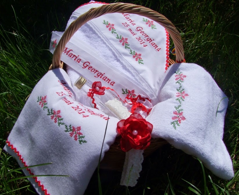Trusou botez personalizat -pentru biserica- motive traditionale romanesti Set botez biserica personalizat cu broderii traditionale romanesti
