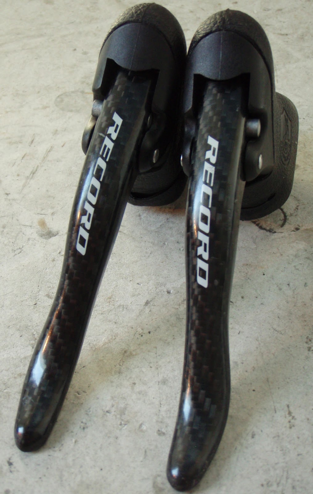 Frame and Wheel Selling Services Campagnolo Record brake levers pair