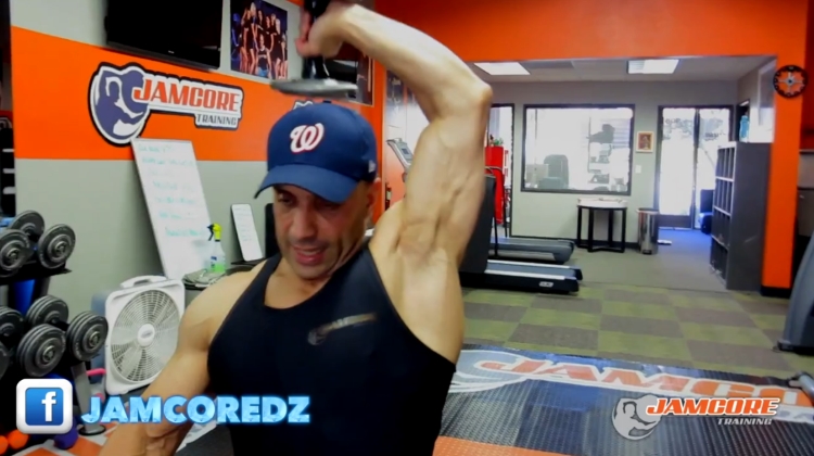 Extension triceps : haltères : 4 séries x 8 - 10