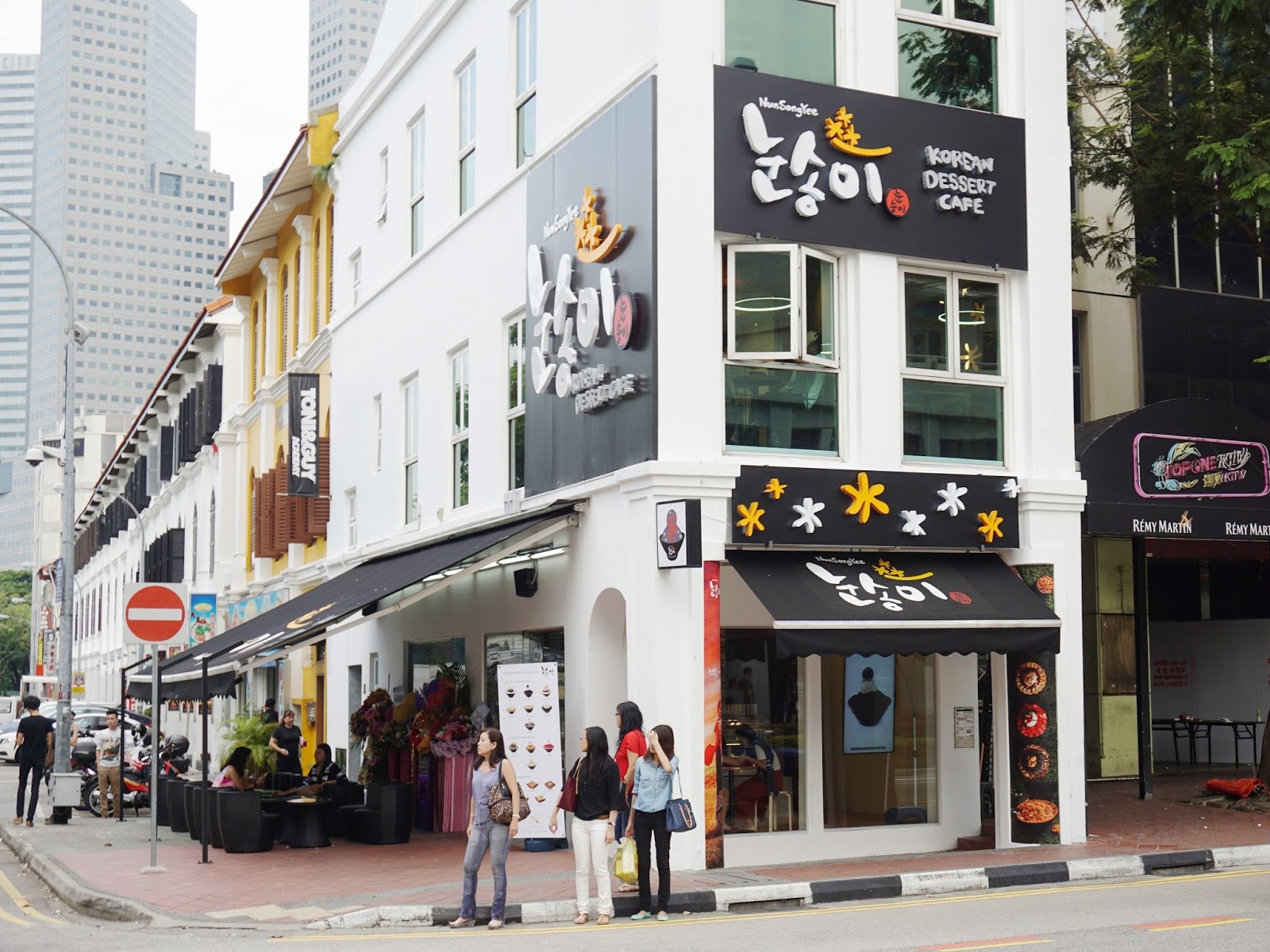 PinkyPiggu Nunsongyee 눈송이 Popular Korean Dessert Café's Latest