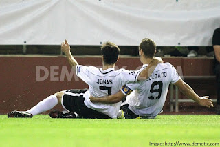 Valenia's Jonas and Soldado celebrating a goal against Lille