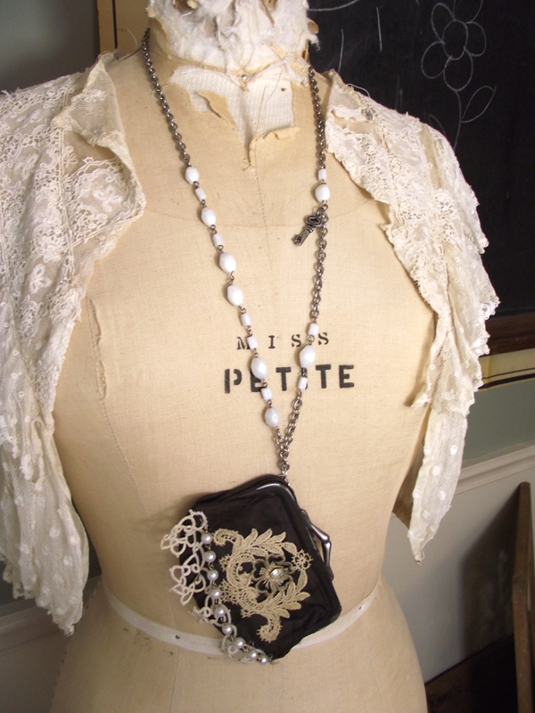 Margo's Junkin Journal 101 things to do with old Coin Purses