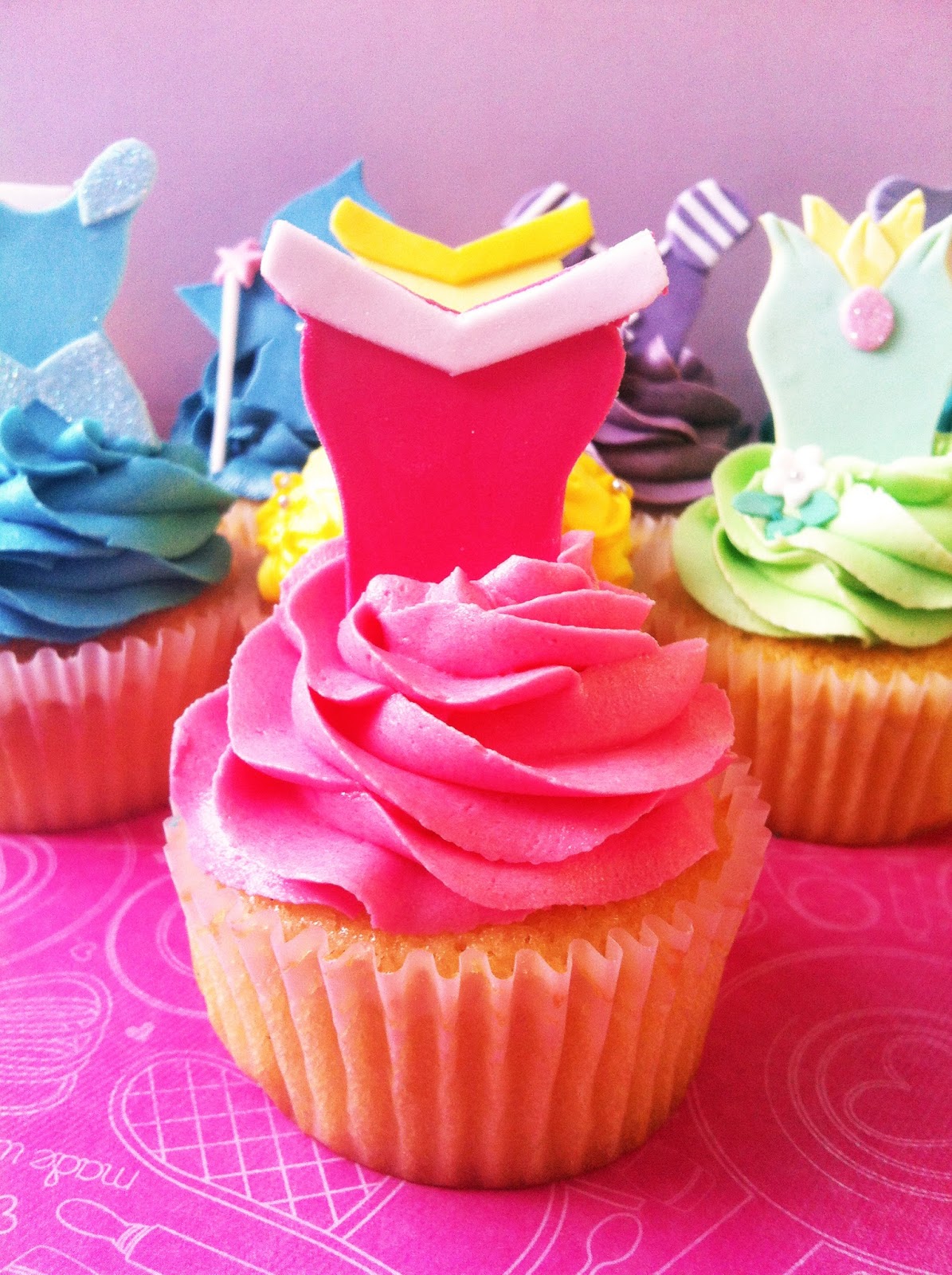 top the cupcake: Disney Princess cupcake tutorial #1 ...