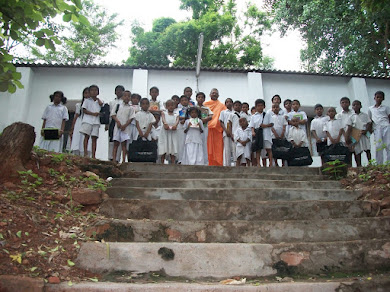 students at the Ashram- school with swamiji