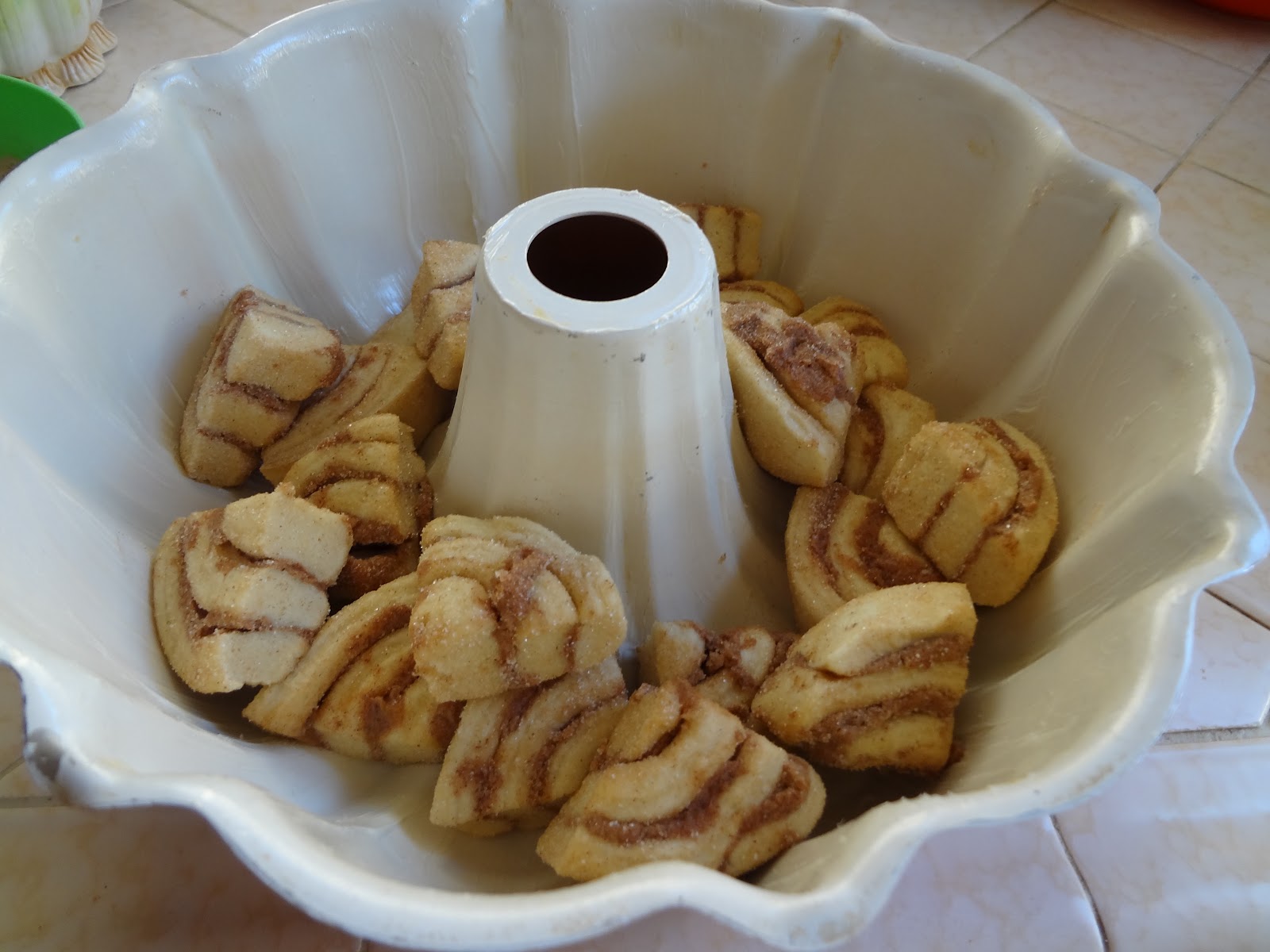 pillsbury sticky buns bundt pan