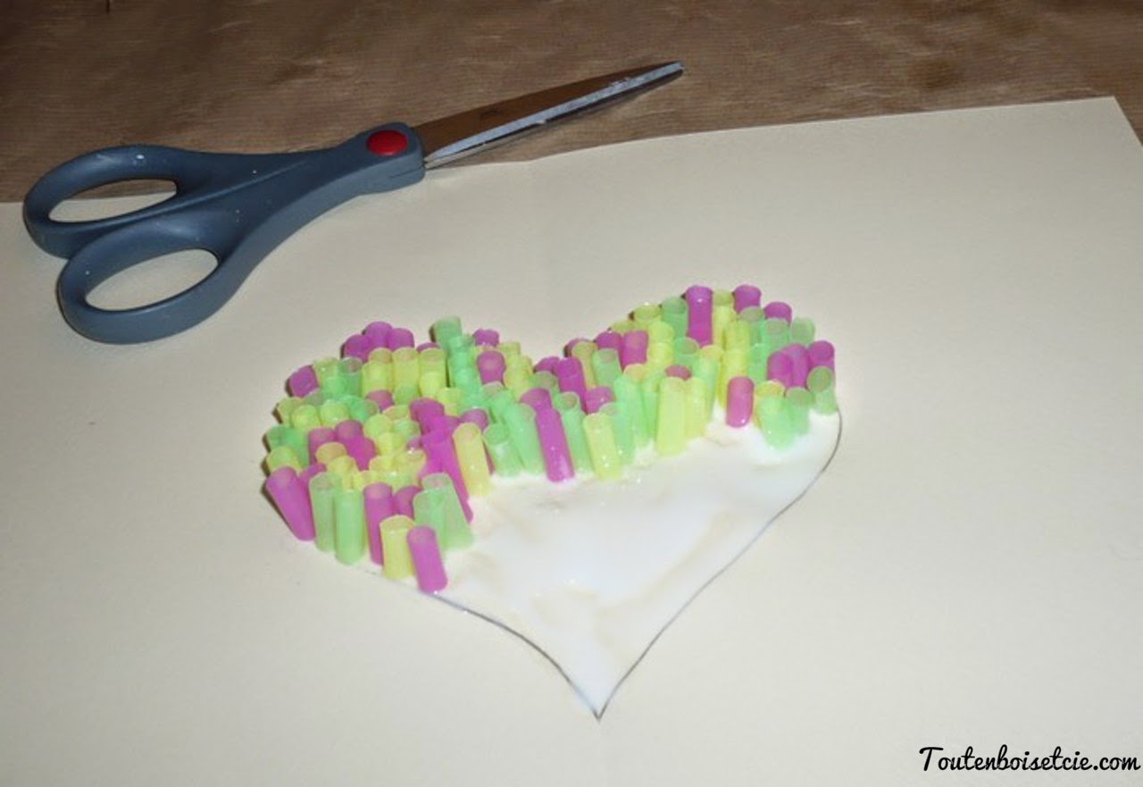 cadeau pour la fête des mères, joli coeur de paille à réaliser