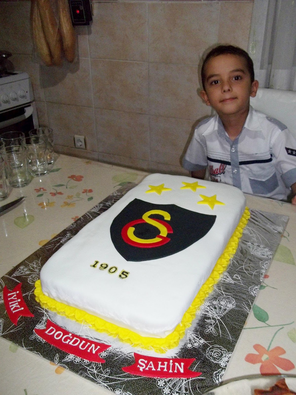SEMRA �nın pastaları galatasaraylı pasta 50 kişilik