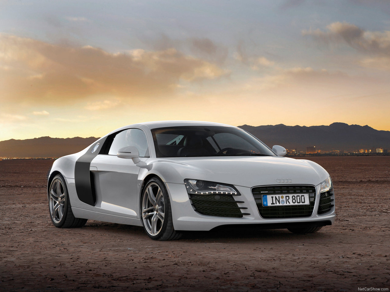 http://2.bp.blogspot.com/-GAKQuRfAY9I/TwMV-CspiYI/AAAAAAAAS94/ZmVd7Dtlc7U/s1600/Audi-R8_2007_1280x960_wallpaper_02.jpg