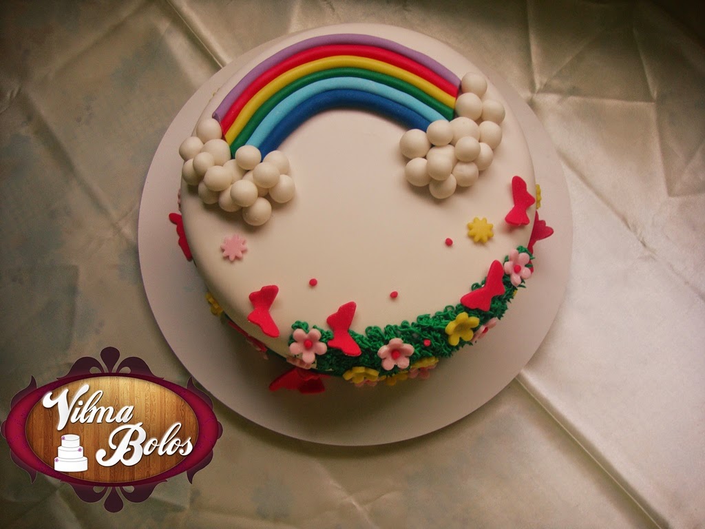 Bolos e Docinhos para Uberlândia e Região Bolo com cobertura de Pasta