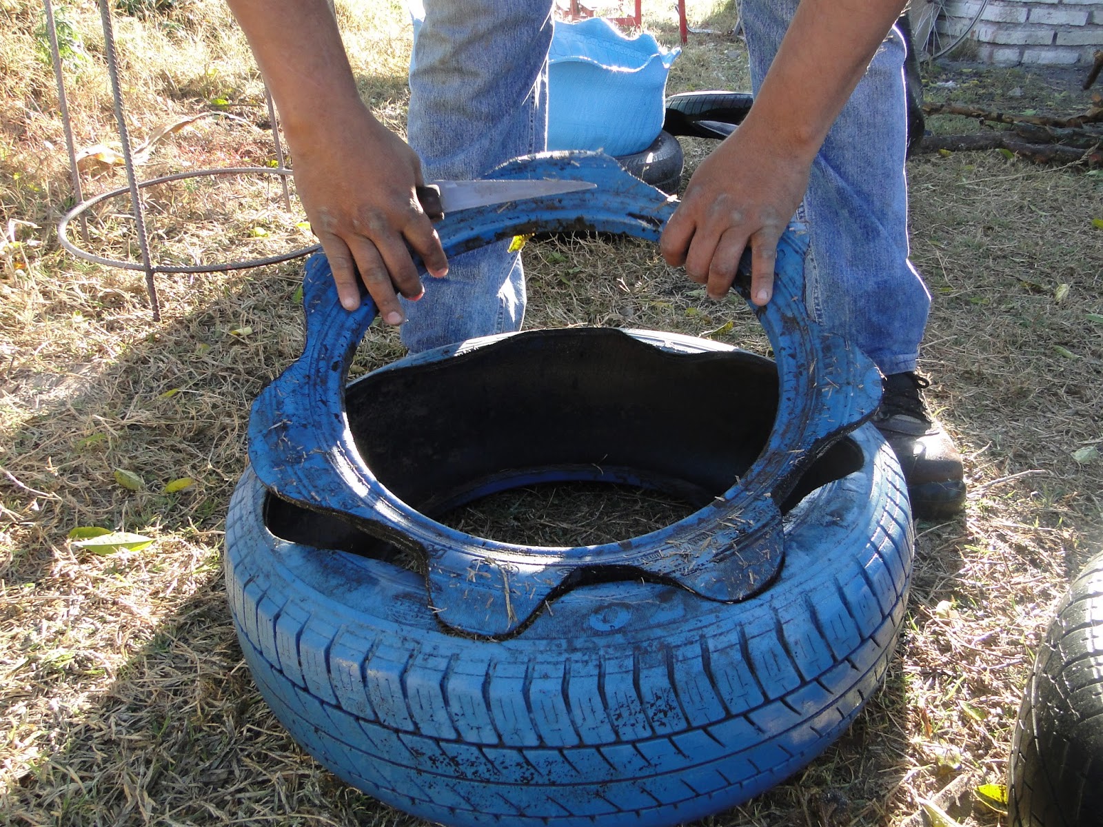 Reciclado de cubiertas en desuso para la realización de macetas y