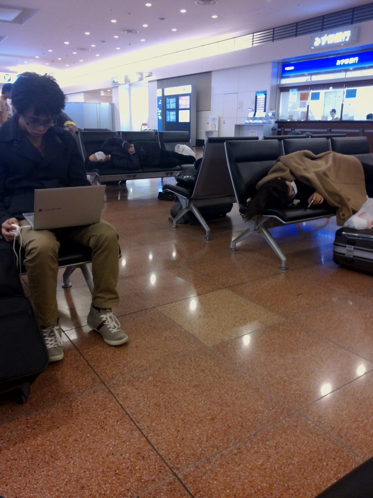  T R A V E L O G Sleeping in Haneda airport
