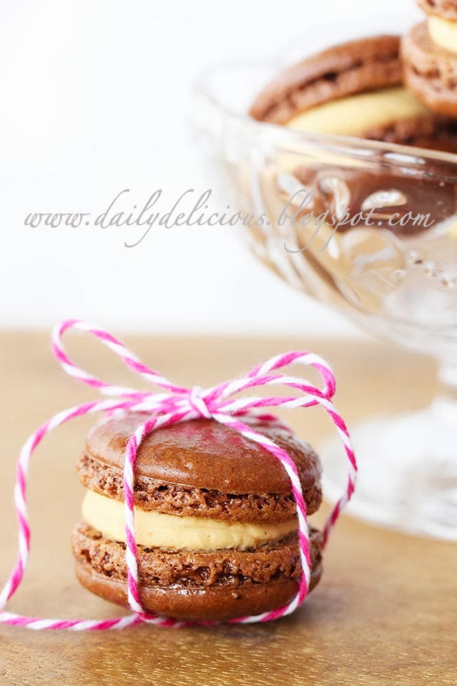 dailydelicious You should try this Chocolate Macaron with Caramel